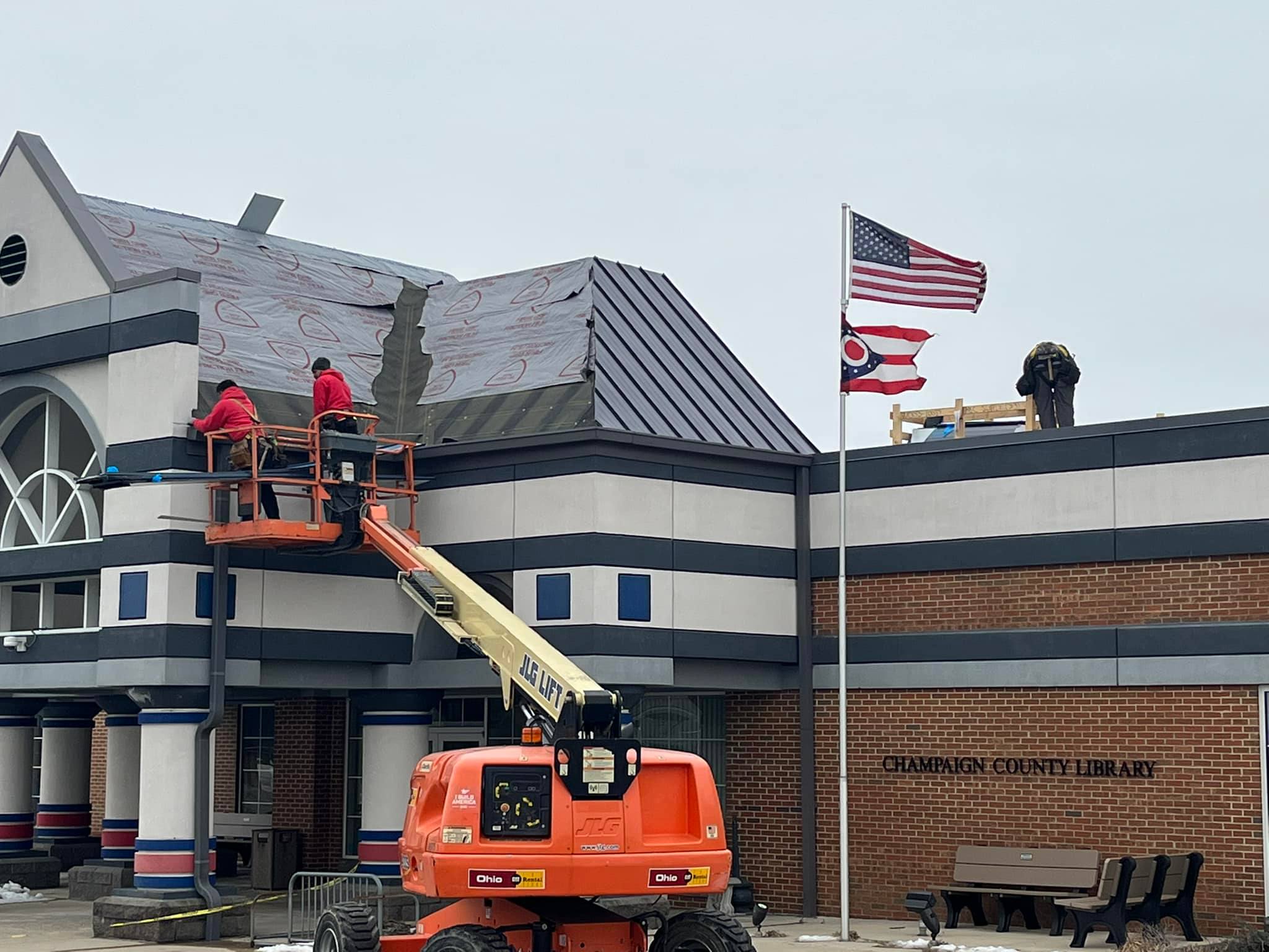 a wind damage repair company in London OH repairs a residential roof